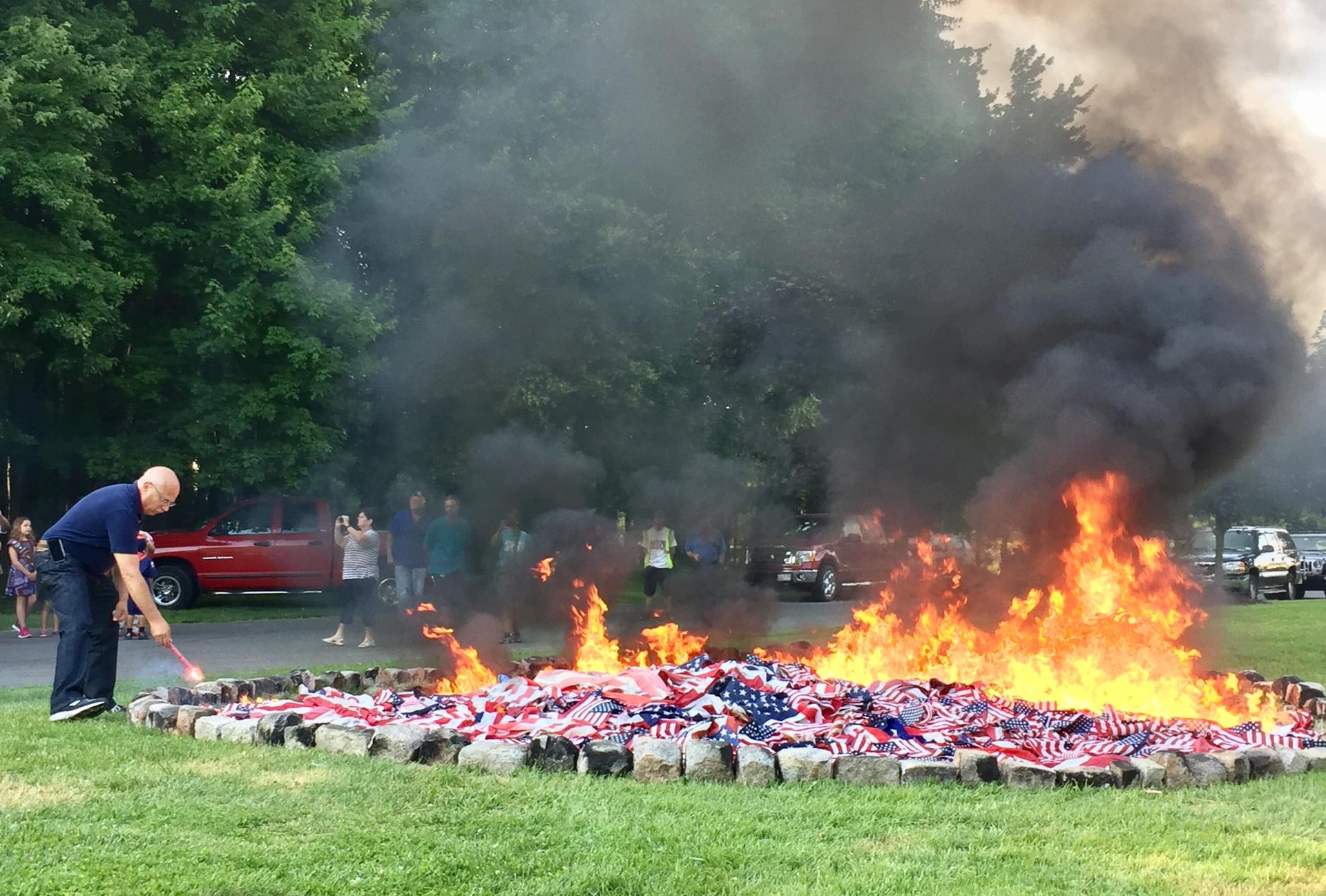 Flag retirement 2017